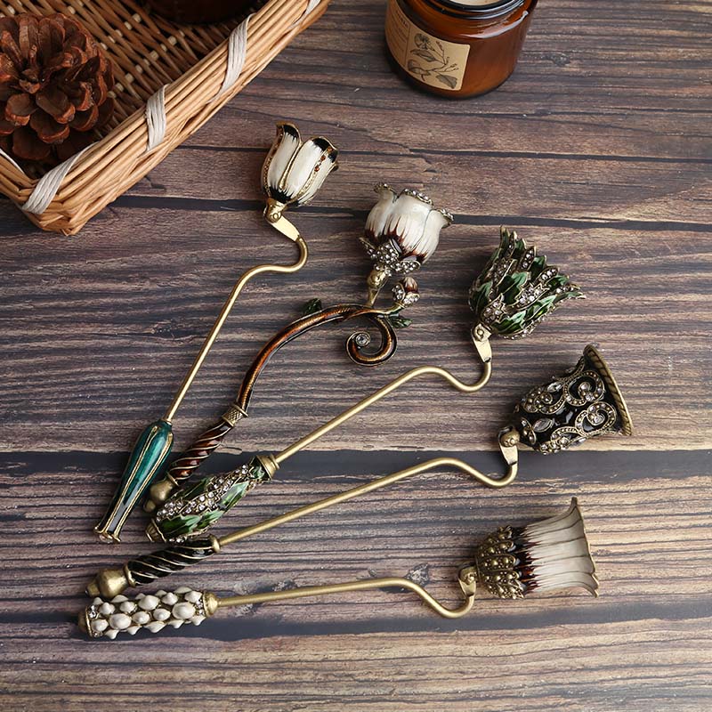 Vintage Decorative Diamond-Decorated Metal Candle Wick Snuffer Extinguisher with Long Handle Fragrance Accessories 