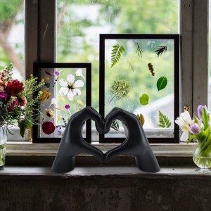 Nordic Resin Love Heart Hands Statue Shelf Decor Sculptures Home Decoration Gold Home Decor Ornament for Shelves 