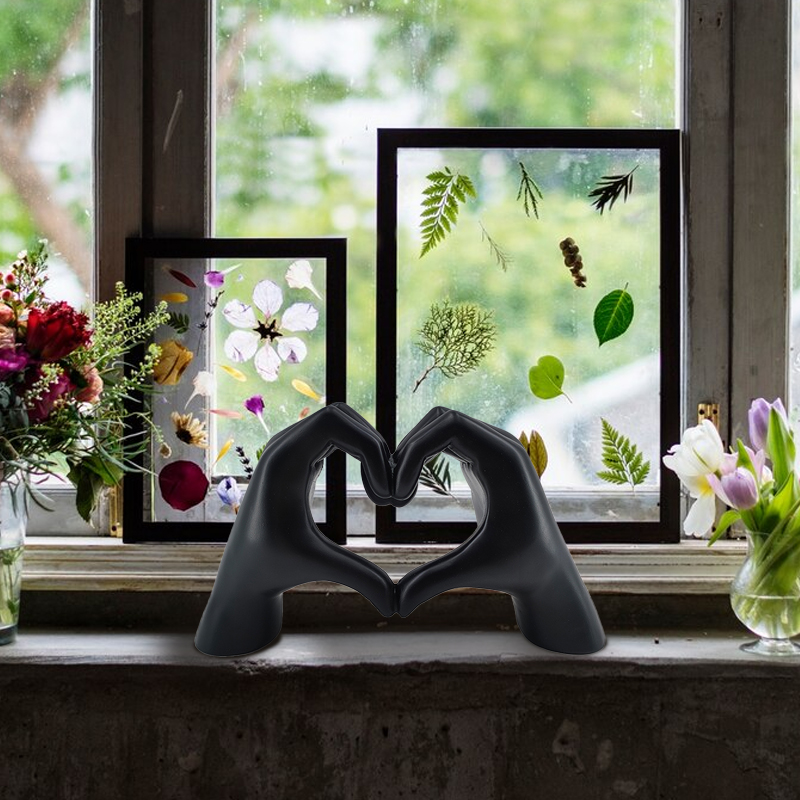 Nordic Resin Love Heart Hands Statue Shelf Decor Sculptures Home Decoration Gold Home Decor Ornament for Shelves 