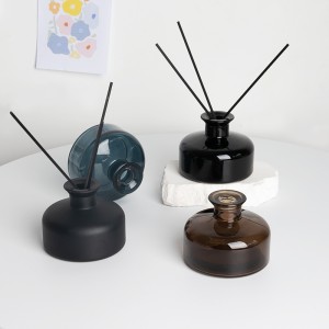 New Arrival Decorative Round Glass Diffuser Bottle Reed Aromatherapy Bottle Essential Oils Container Glass Bottles Diffuser Jars 