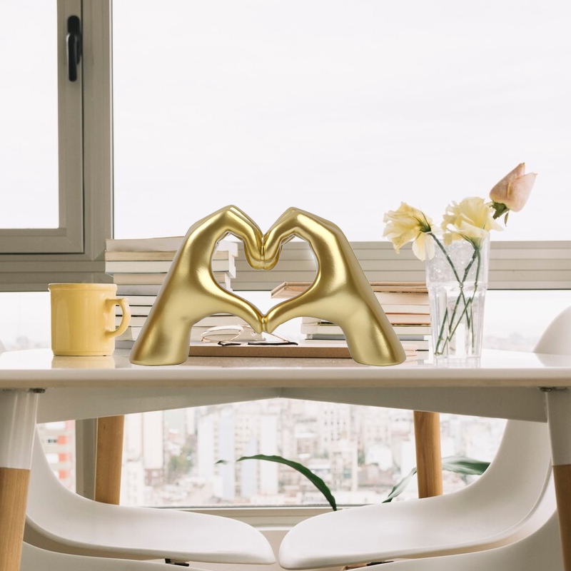 Nordic Resin Love Heart Hands Statue Shelf Decor Sculptures Home Decoration Gold Home Decor Ornament for Shelves 