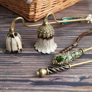 Vintage Decorative Diamond-Decorated Metal Candle Wick Snuffer Extinguisher with Long Handle Fragrance Accessories 
